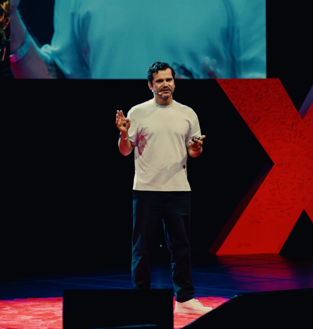 Vicente Carvalho apresentando no TEDx